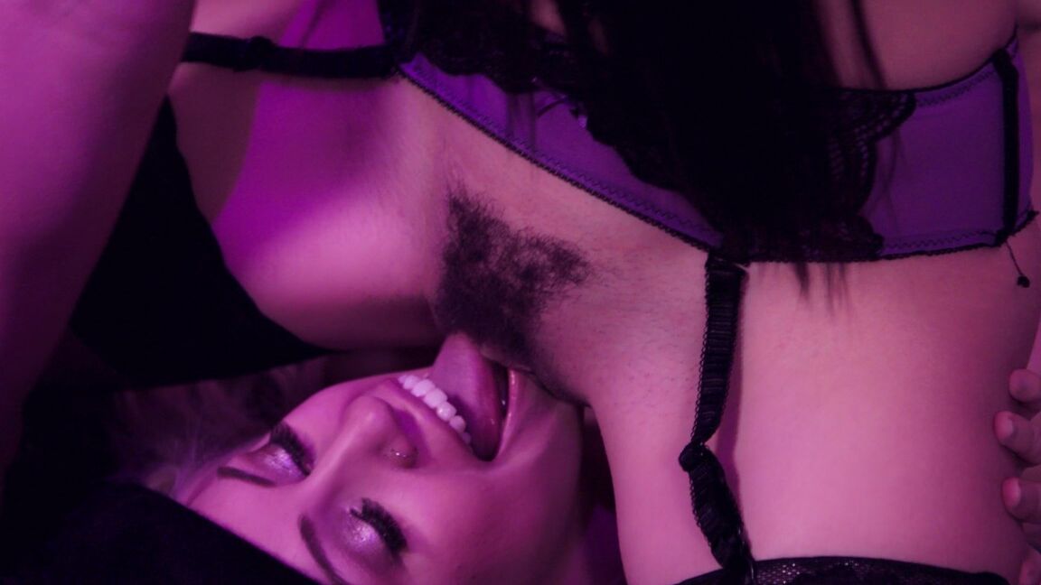21P Artistas lesbianas insaciables Lyra Law