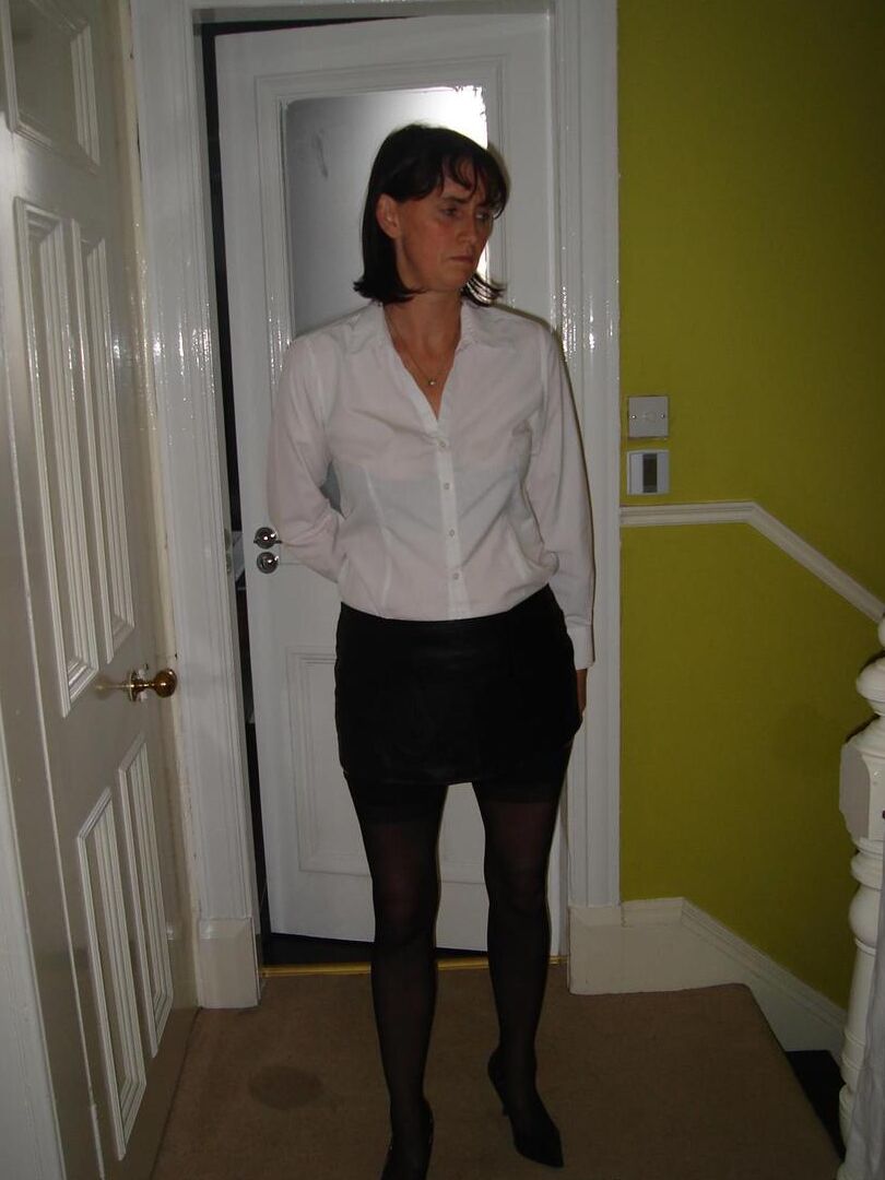 16P Ältere Amateur-Slutscot Susan nimmt einen Schwanz in ihren feuchten Biber