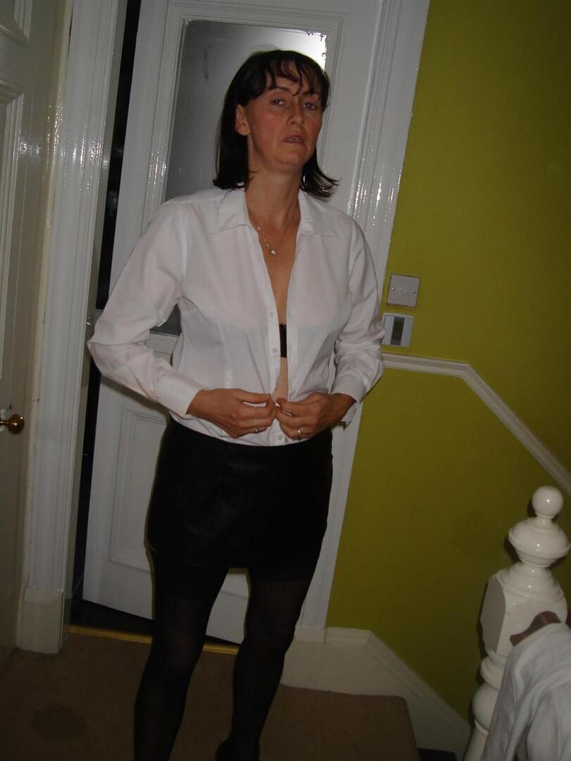 16P Ältere Amateur-Slutscot Susan nimmt einen Schwanz in ihren feuchten Biber