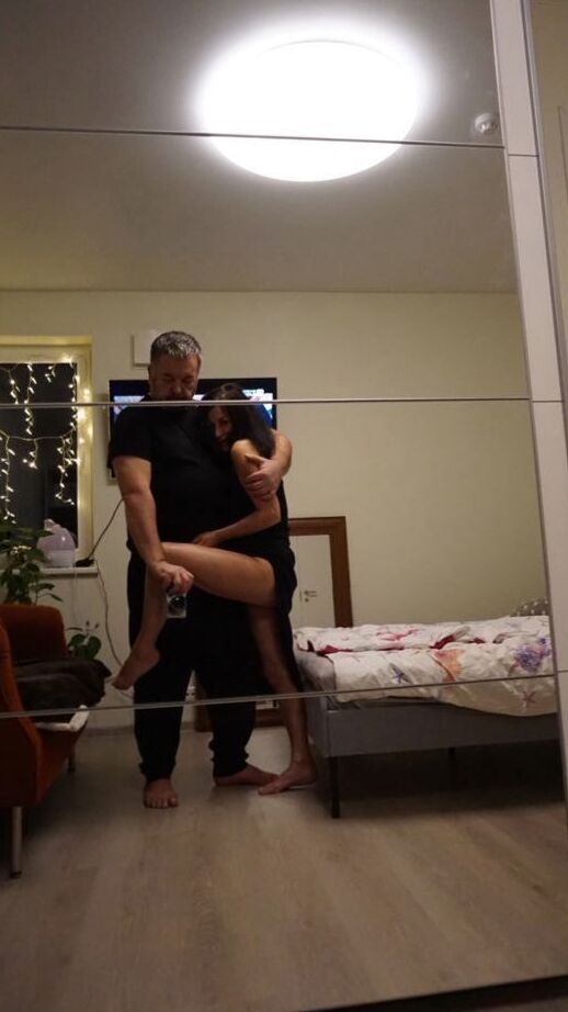 16P Morena amadora Diana Ananta dá um boquete em seu hobby durante ação caseira