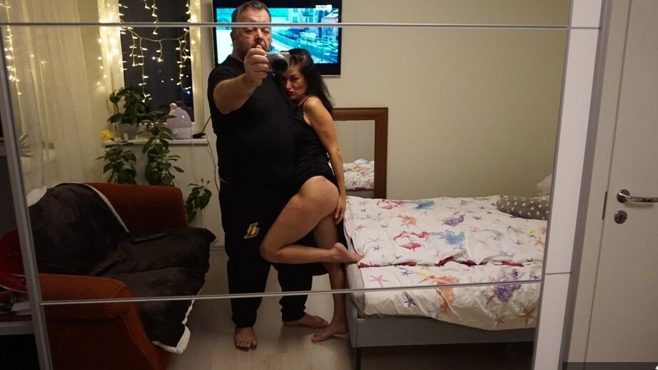 16P Morena amadora Diana Ananta dá um boquete em seu hobby durante ação caseira