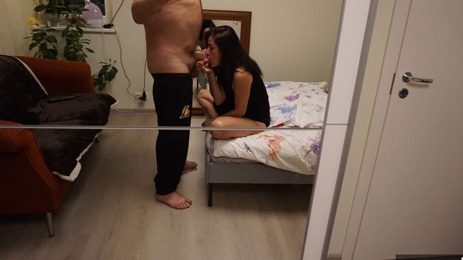 16P Morena amadora Diana Ananta dá um boquete em seu hobby durante ação caseira