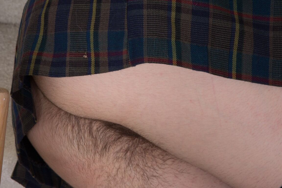 16P 生意気女子校生清子が乳首を触る