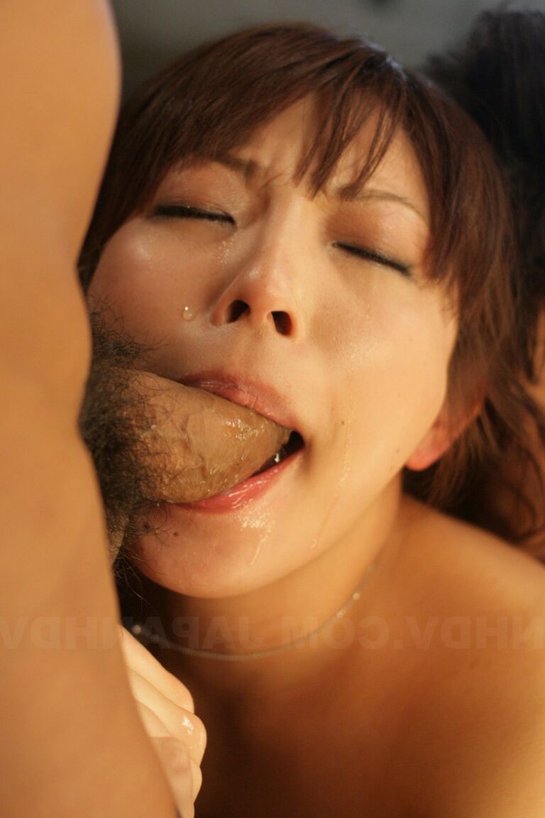 21P Skinny Asian querida Aika é abalroada por dois japoneses com tesão