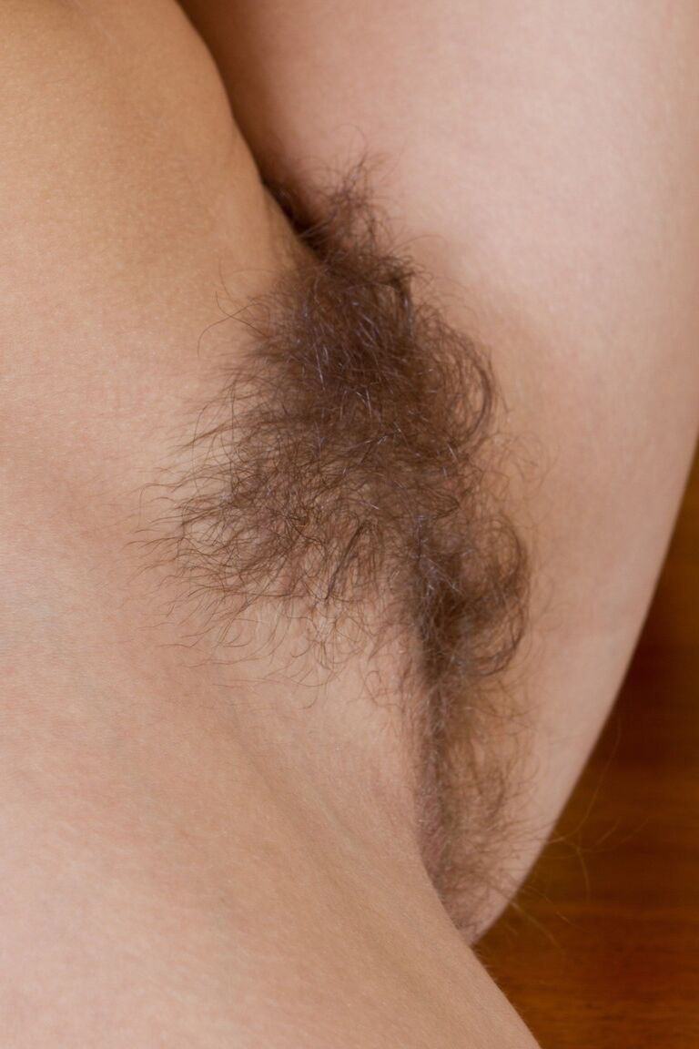 21P La joven pelirroja Chloe se desnuda