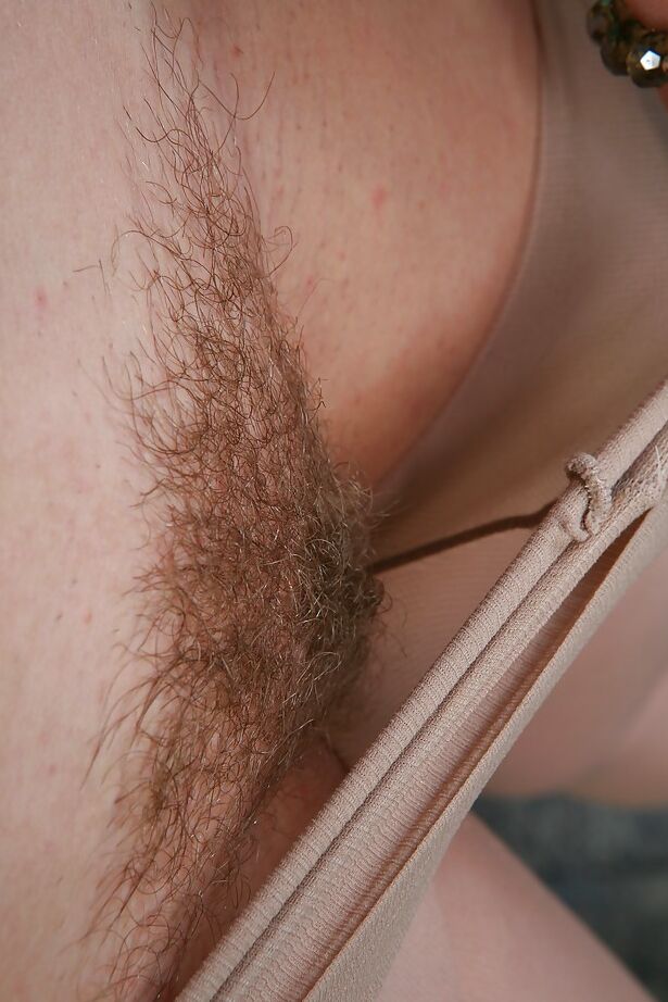 16P Lusty babe de meia-calça Effasa se despindo e tocando seu buraco de glória