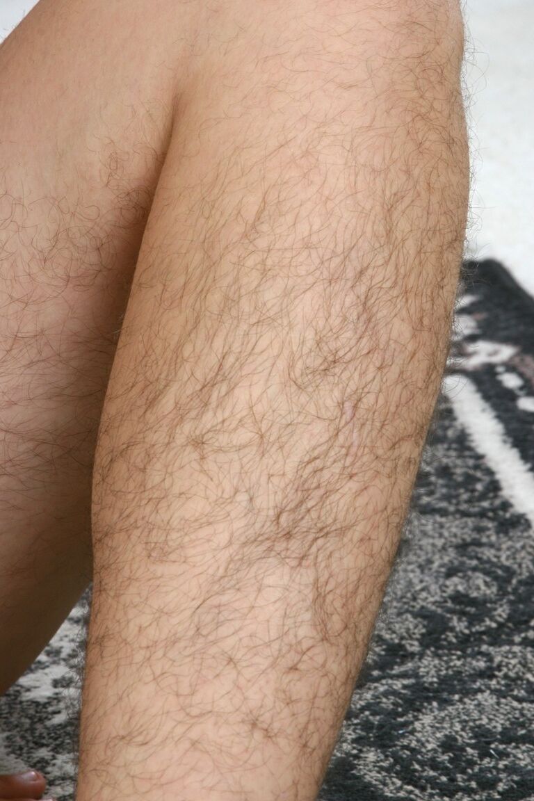 17P Chubby brunette Raven exposes hairy legs while rubbing her shaggy beaver