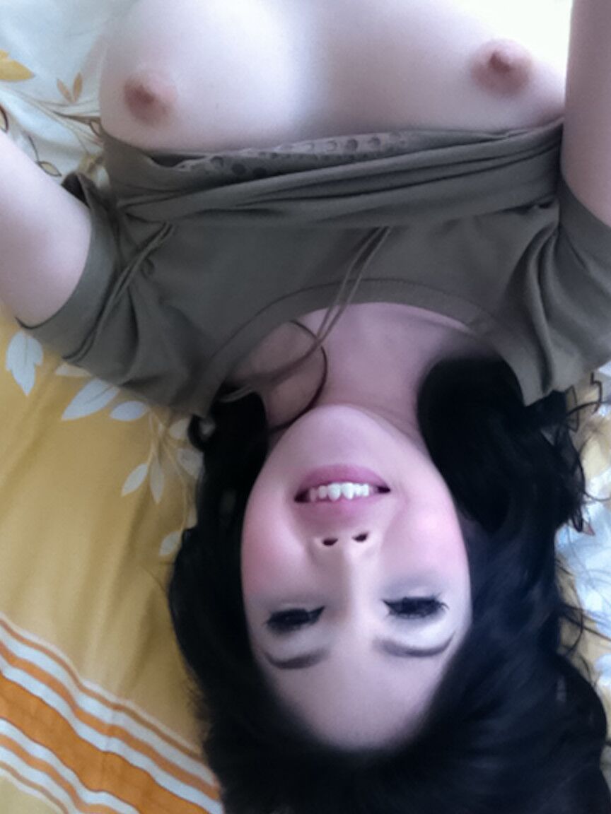17P Amador Asiático querida mostra peitos perfeitos