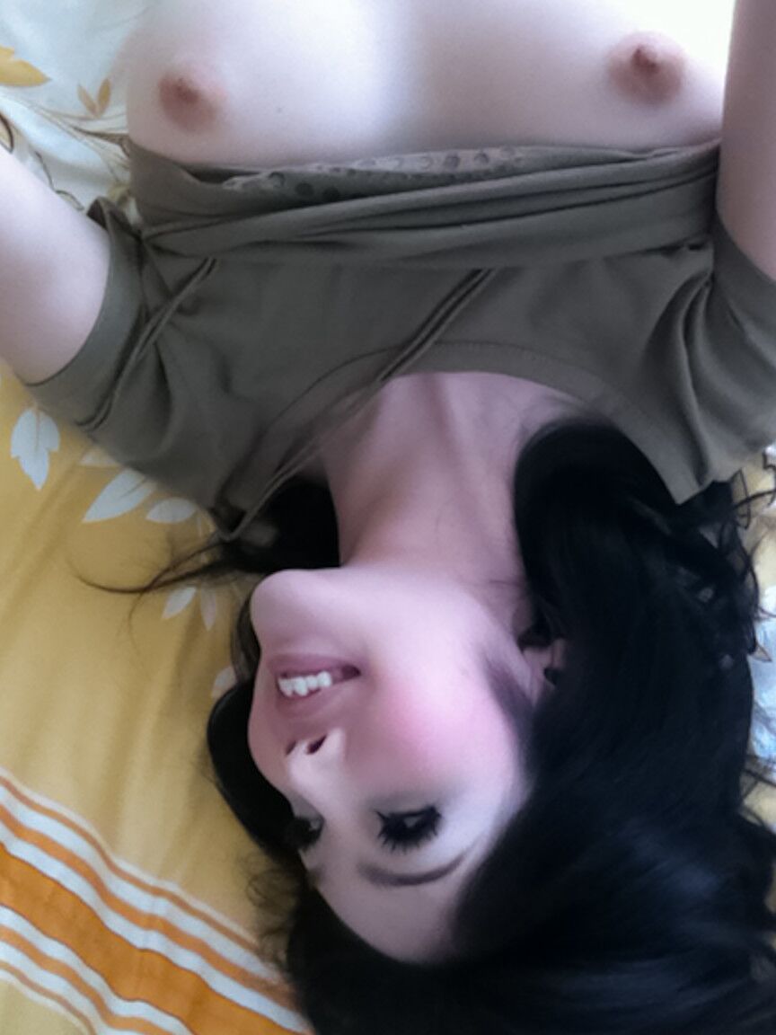 17P Amador Asiático querida mostra peitos perfeitos