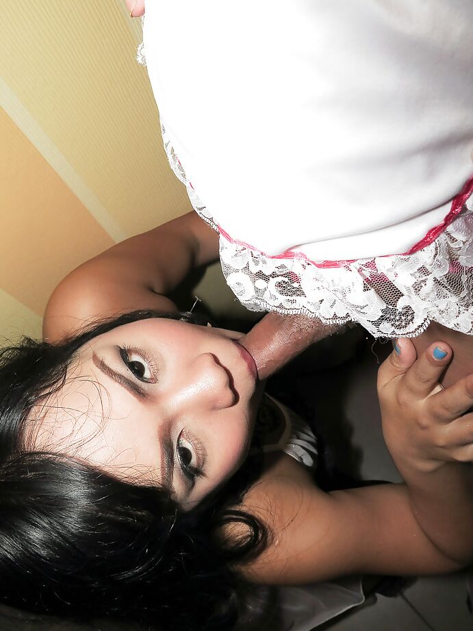 16P Süße Ladyboy Kita steckt ihren Schwanz in die Muschi einer sexy Asiatin