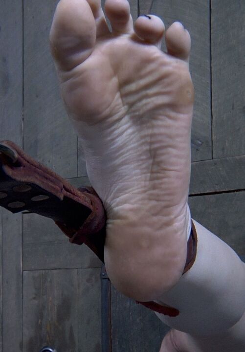 16P While girl Delirious Hunter has her twat stretched out while in bondage