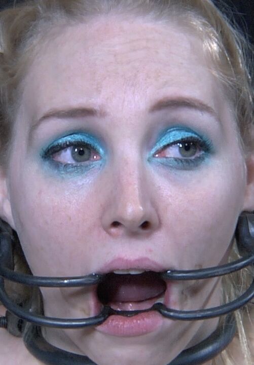 16P While girl Delirious Hunter has her twat stretched out while in bondage