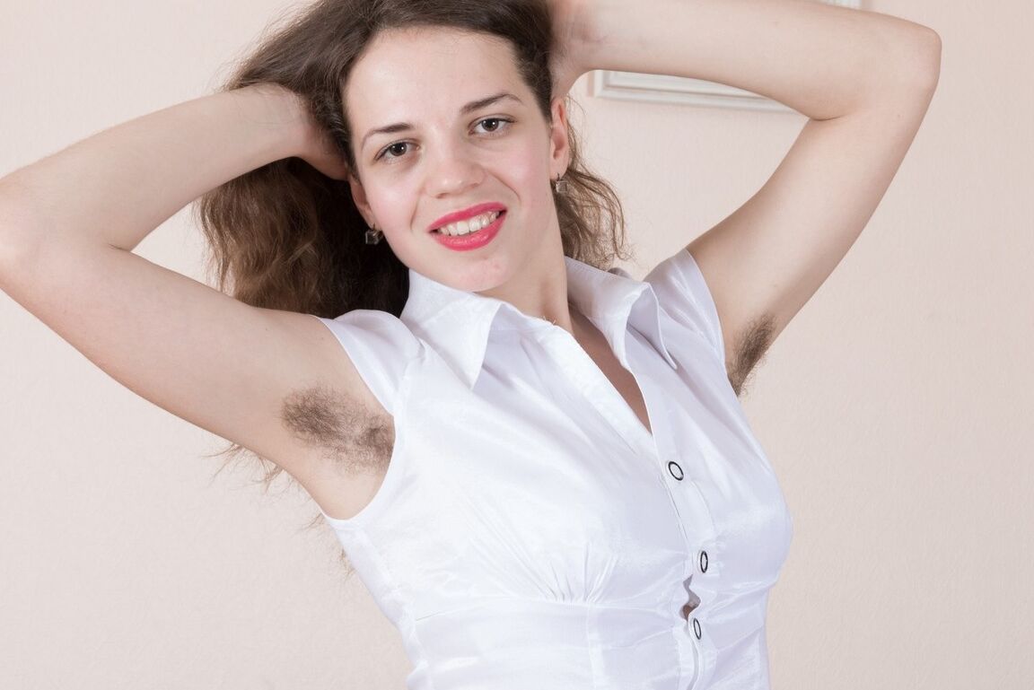 16P First timer Fiorella displays her unshaven body in the nude