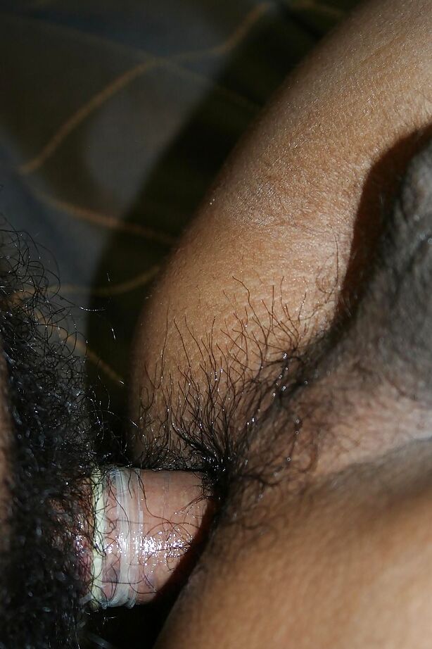 16P Transexual tailandesa peluda Ning disfrutando de una experiencia de montar una polla dura