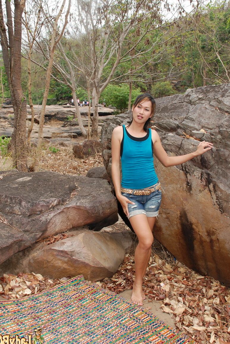 21P Ladyboy Player Nony