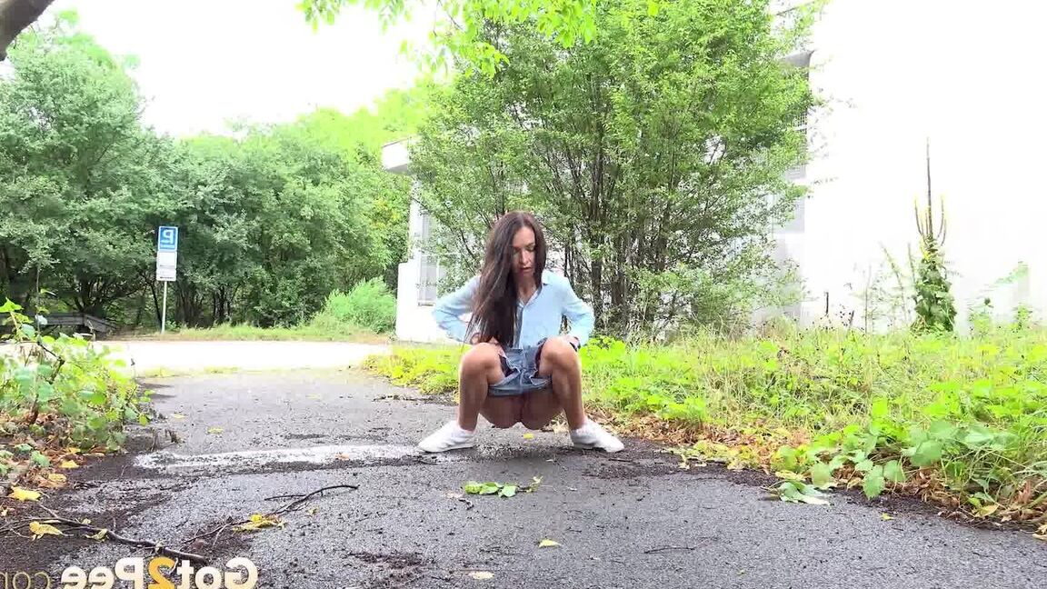 15P Dark haired Mistica needs to pee while in suburbs
