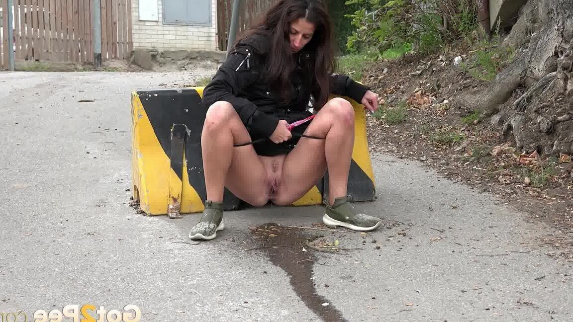 15P Morena gata Ali alivia seu desespero de mijo