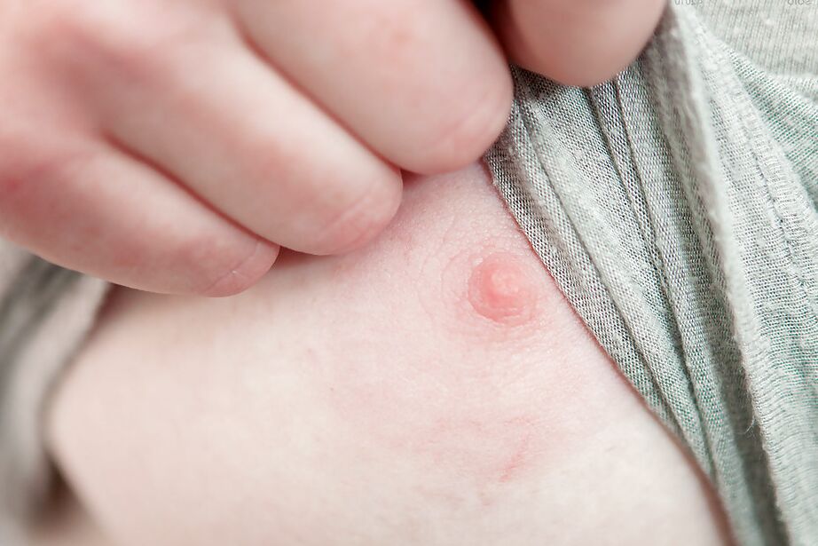 16P La pelirroja punk Isadora acaricia todas las tetas naturales y los dedos en su chocho peludo