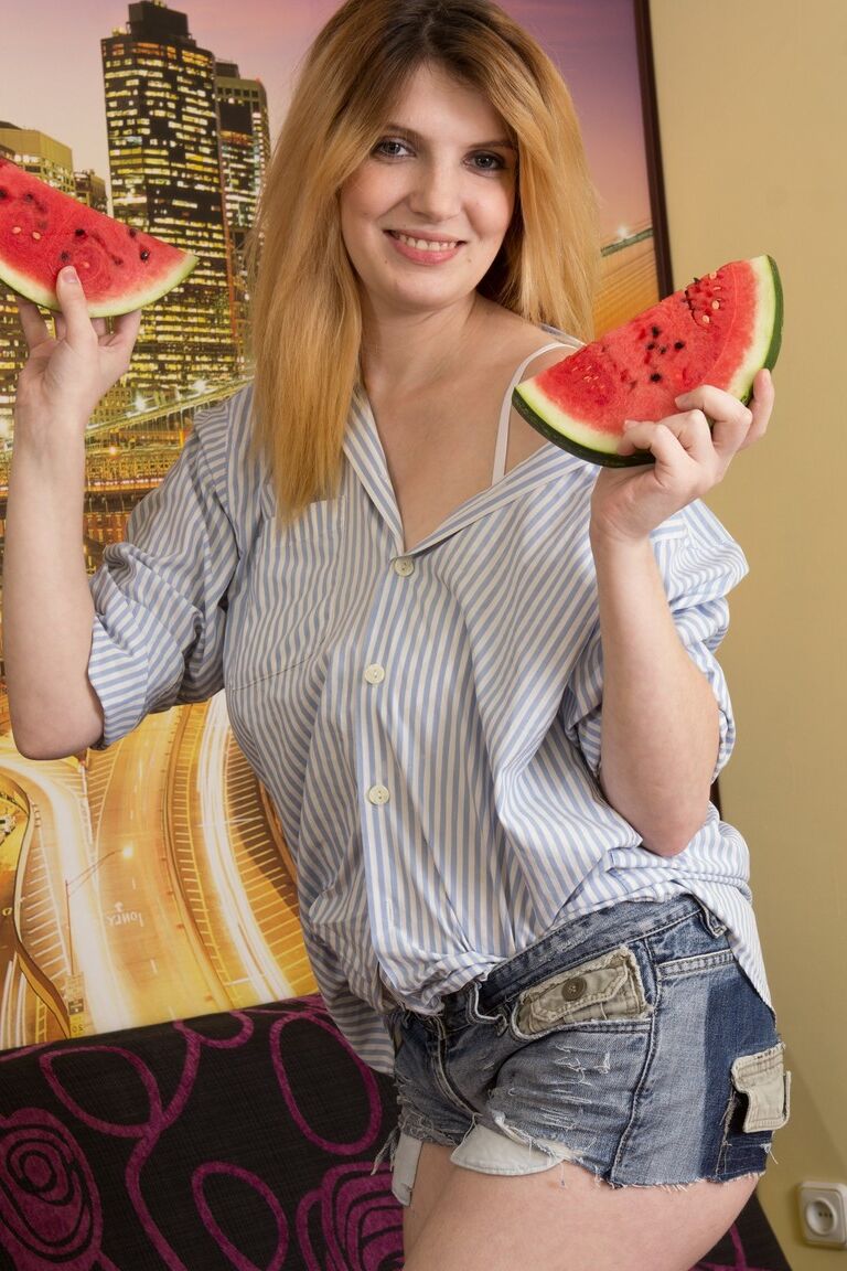 21P Rubia tetona Terry se desnuda