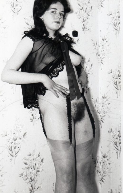 16P 2 vintage era models show off their hairy pussies in garters and hose