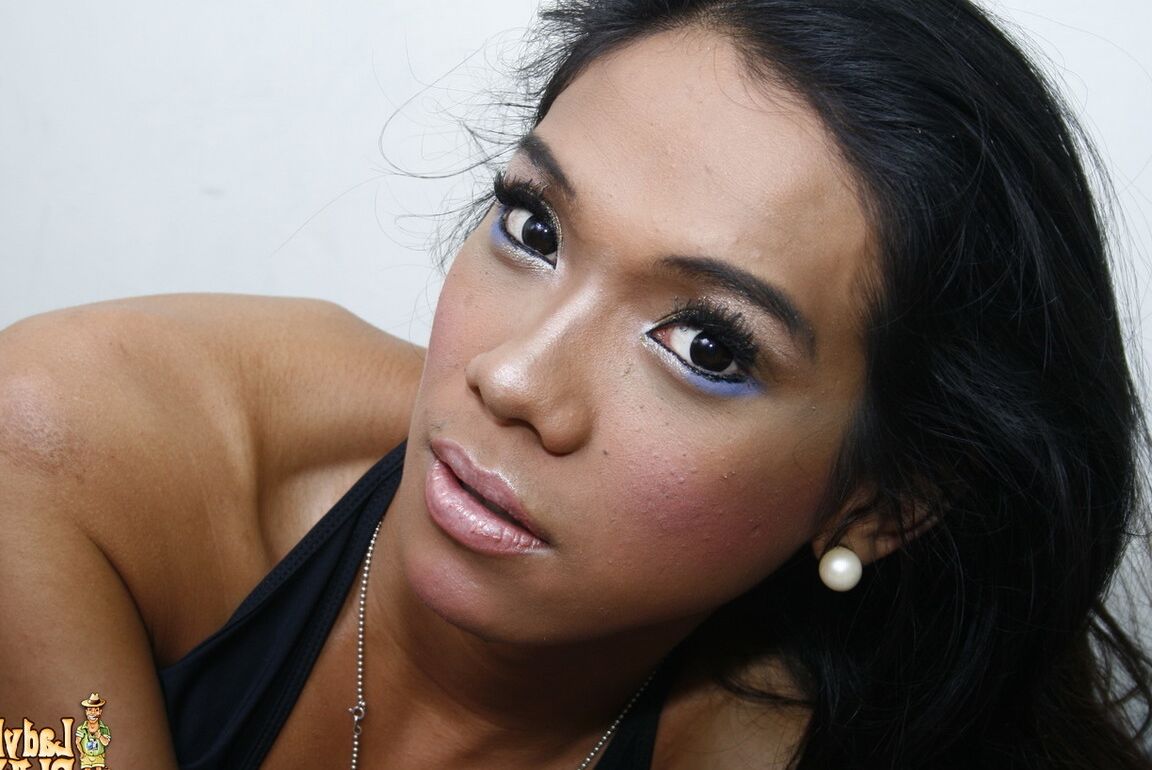 21P Ladyboy Player Denden