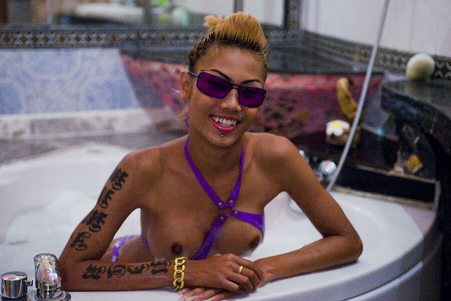 Banho de Biquíni Ladyboy Dourado Roxo 16P