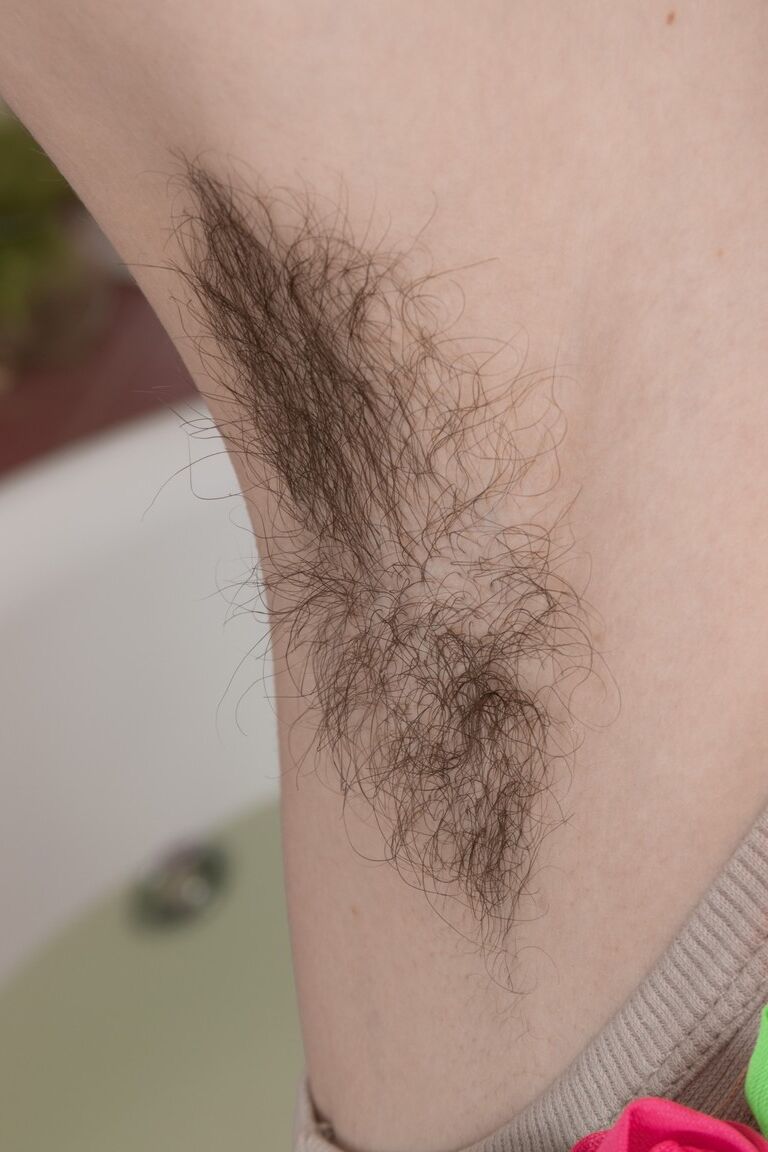 17P Slender cutie with bushy armpits Fiorella unveils her hairy cunt in bathtb