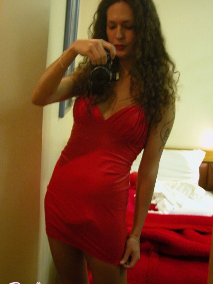 16P Irresistible Nicole Montero posing in front of the mirror