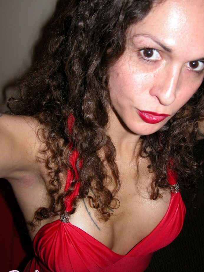 16P Irresistible Nicole Montero posing in front of the mirror