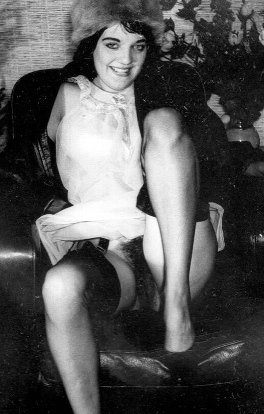 12P A collection of broads from long ago that got off on showing their hairy cunts