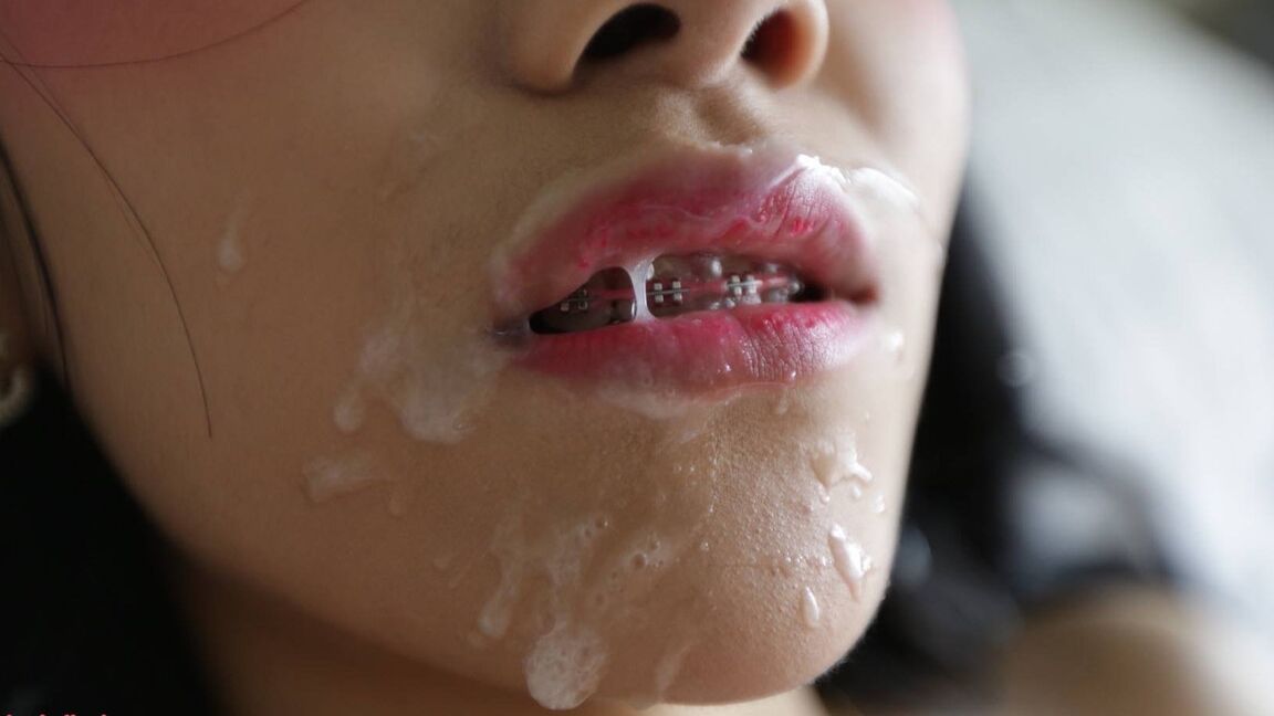 12P Ladyboy thaïlandaise de 19 ans, pipe et soin du visage de coq blanc