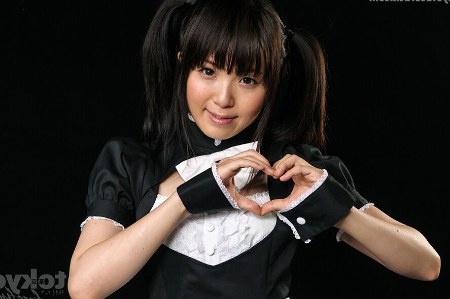 16P かわいい日本のメイドが彼女の美しい顔を犯されることを強制される