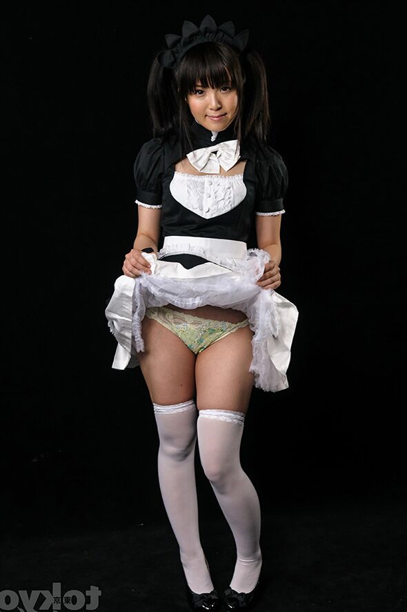 16P かわいい日本のメイドが彼女の美しい顔を犯されることを強制される