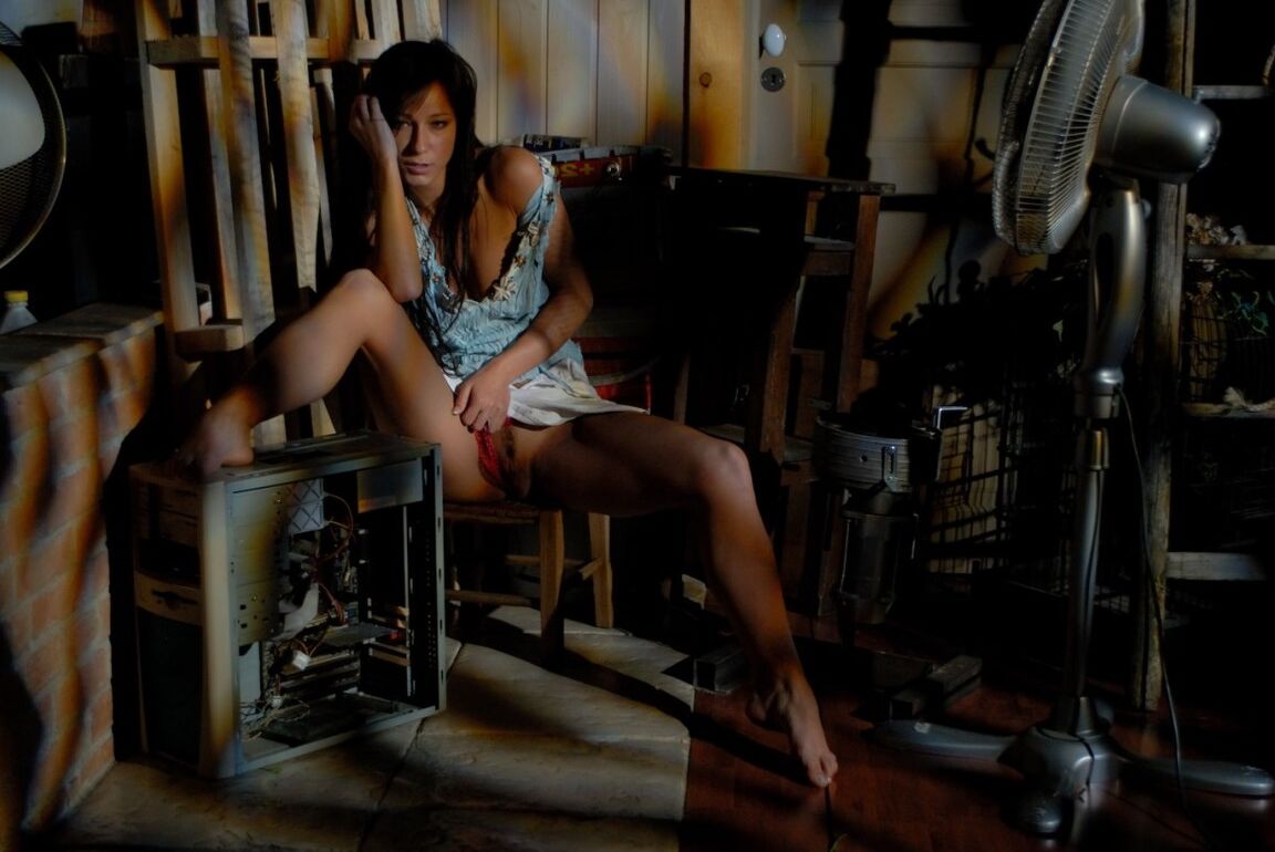 16P Melisa Mendini is waiting for you in a old factory