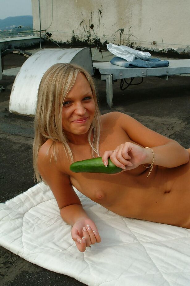 16P Hairy blondie Julia is taking part in a sweet amateur posing session
