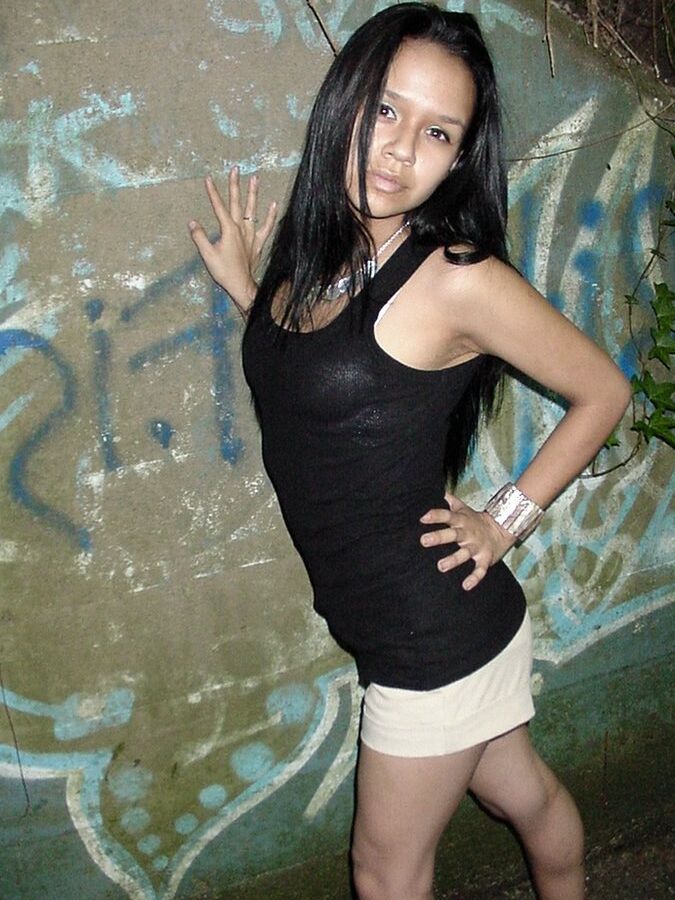 18P Platinum Indian Teen s'apprête à montrer ses seins