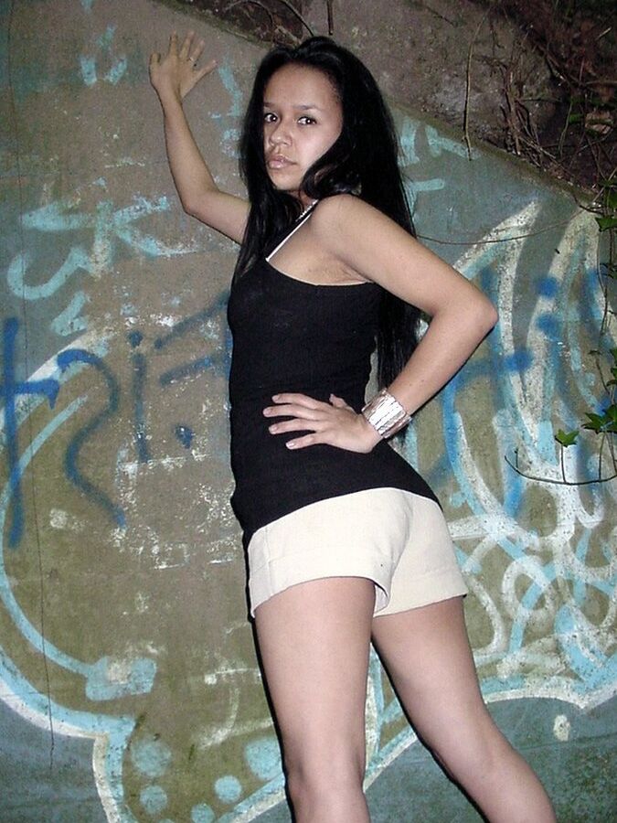 18P Platinum Indian Teen s'apprête à montrer ses seins