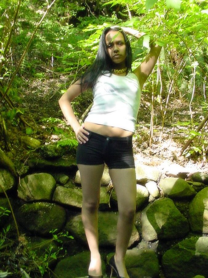 18P Platinum Indian Teen s'apprête à montrer ses seins