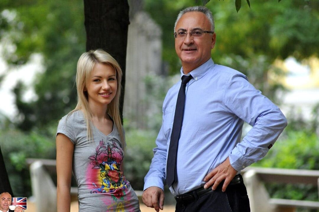 14P Loira Europeia enteada de botas cavalga pau duro do papai depois de uma punheta gostosa