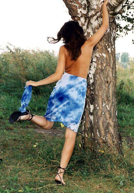 13P Wind Indian Chick Shows Ass And Stripping In Garden