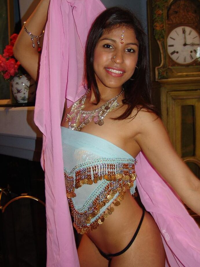 13P Indian Sex Lounge Linda Indiana Gata Mostrando Buceta