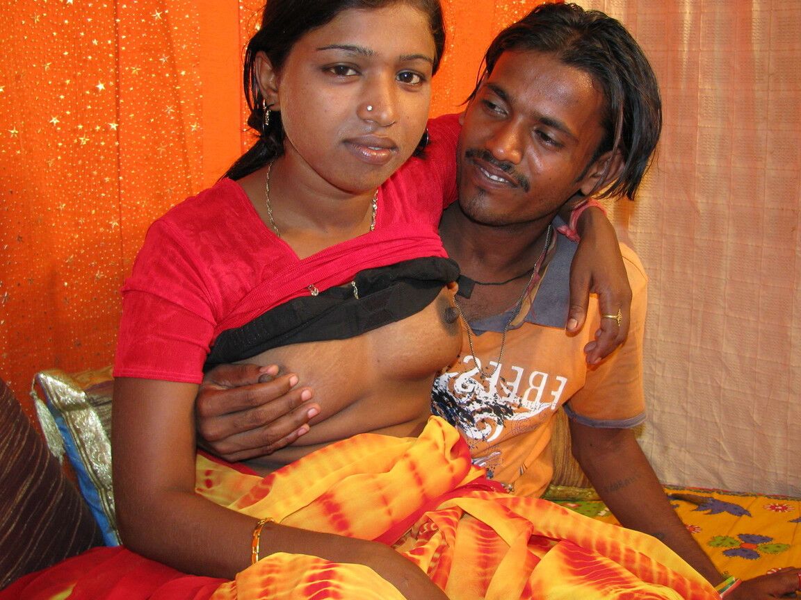 16P Jeune fille indienne aux petits seins suce et baise