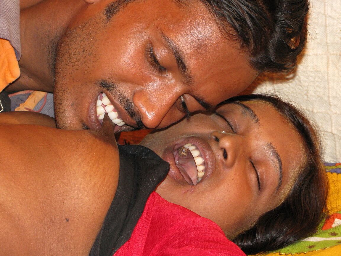16P Jeune fille indienne aux petits seins suce et baise