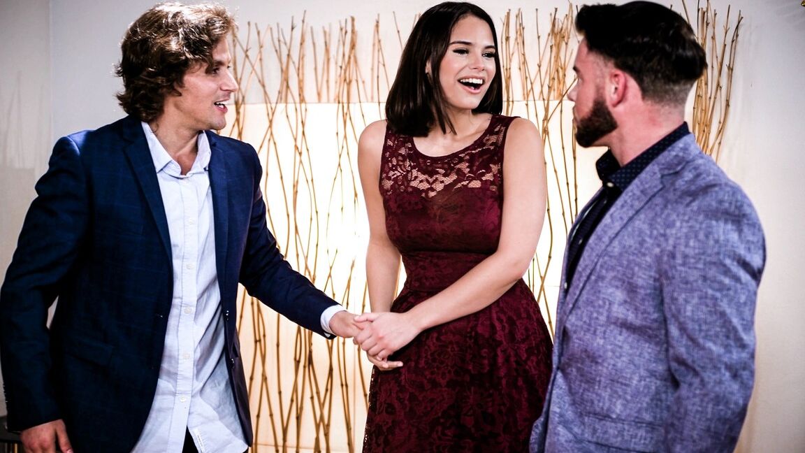 15P La joven morena Violet Starr tiene sexo duro con un miembro de su familia