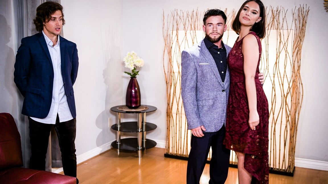 15P La joven morena Violet Starr tiene sexo duro con un miembro de su familia