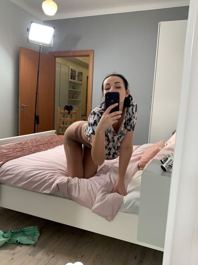 21P Professora amadora sexy posa em sua lingerie