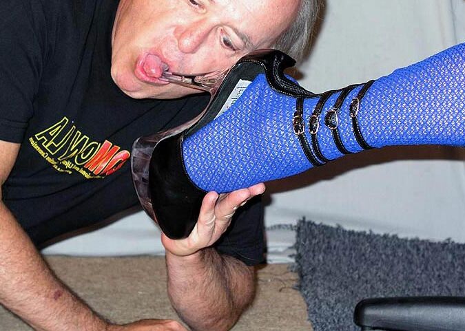 14P Foot Divas dienen Darians Füßen