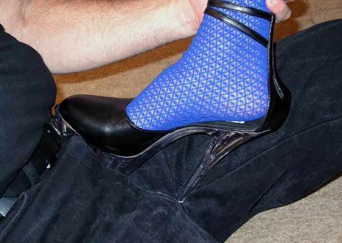 14P Foot Divas dienen Darians Füßen