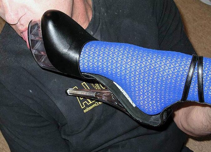 14P Foot Divas dienen Darians Füßen