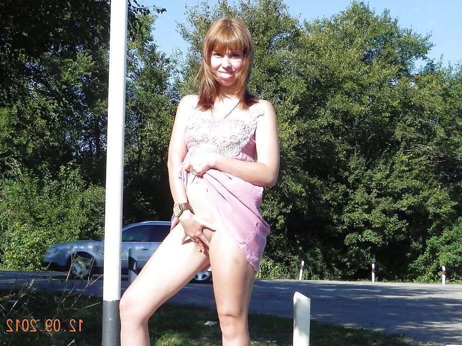 16P Nena zorra morena se desnuda las tetas y el coño al aire libre